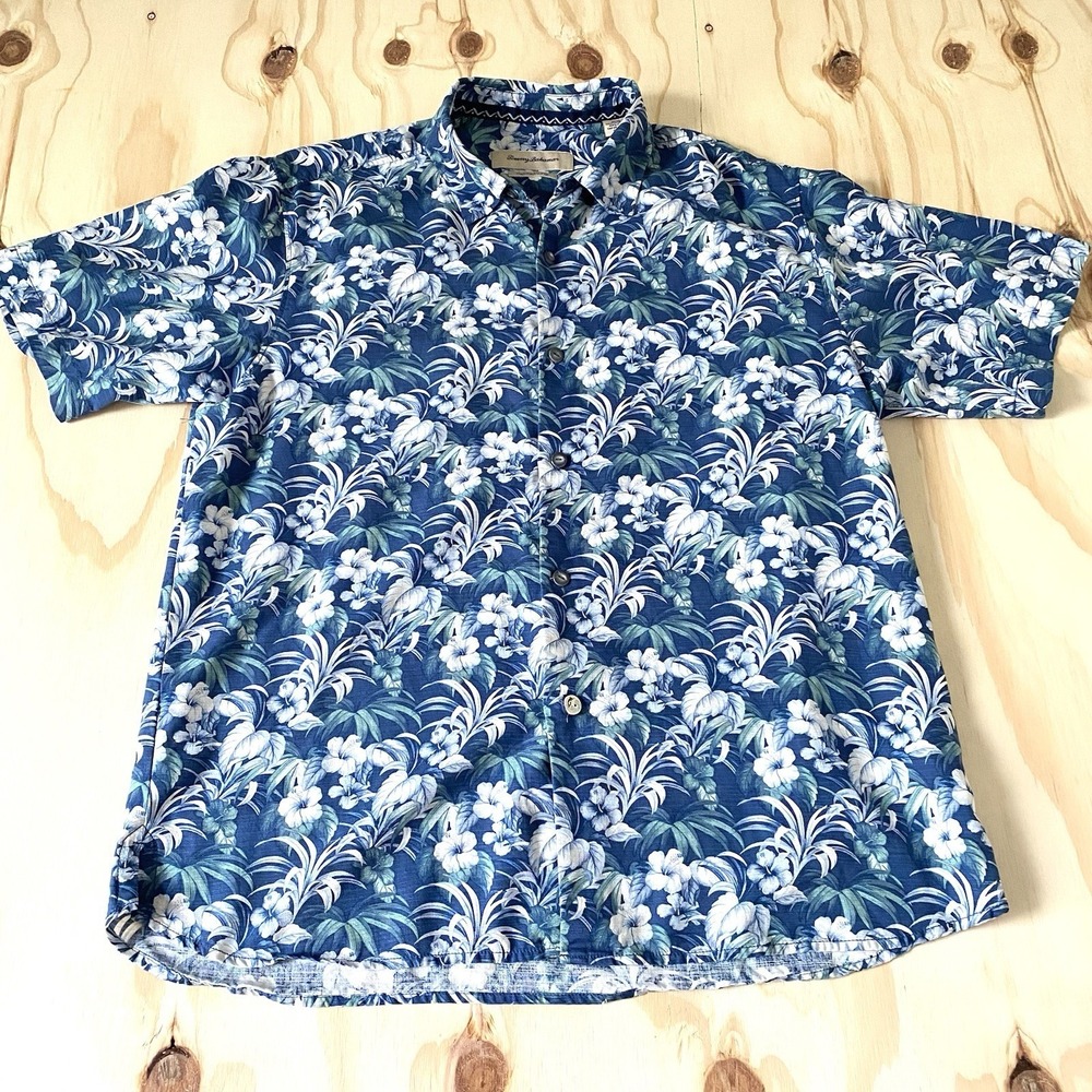 Tommy Bahama Men's Shirt Medium Blue 100% Silk Floral Hawaiian Button Up Casual
